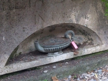 Cachen auf dem Deutschen Friedhof in Rom